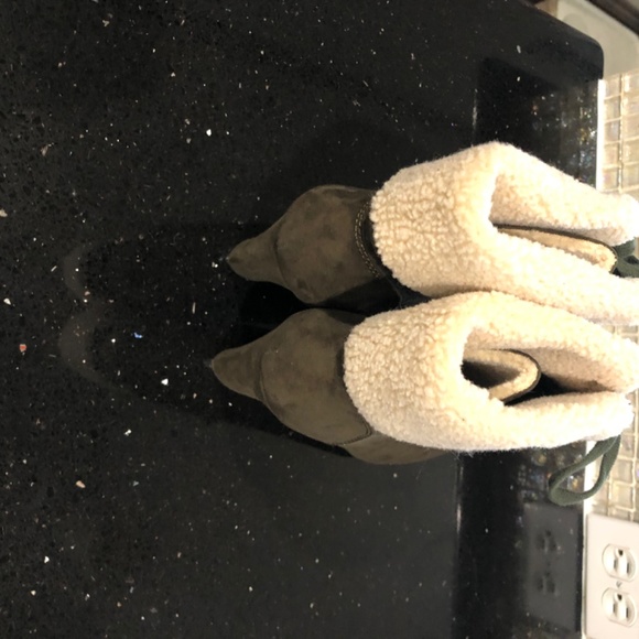 Olive Green Wedge Ankle Boot Women’s US Size 8 - Picture 3 of 11